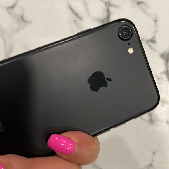 Apple I Phone Black. - Picture 9 of 9